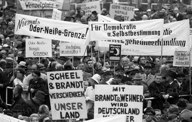 An expellees' rally on 30 May 1970 in Bonn with the NPD
