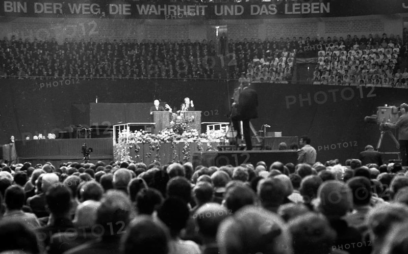 Performance and show by US revivalist Billy Graham on 2. 4. 1970 at the Westfalenhalle Dortmund