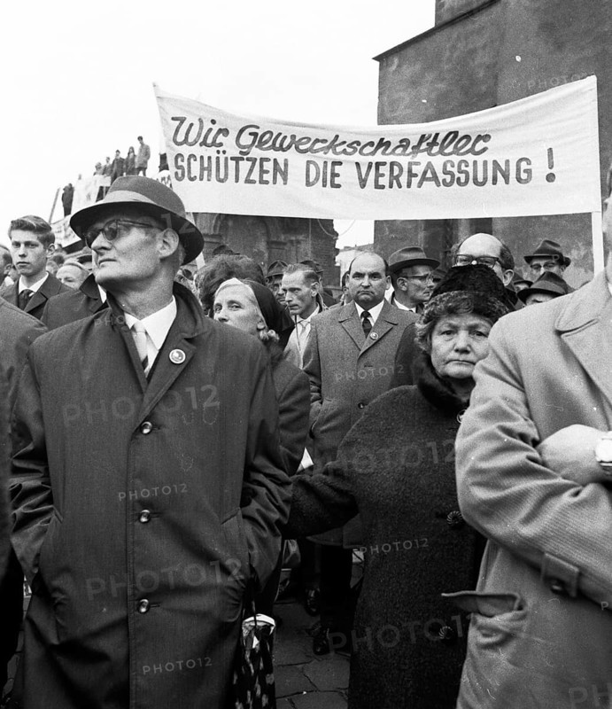 The Congress Emergency of Democracy was a first significant manifestation of trade unions and other democratic forces against the emergency laws on 30. 10. 1966 at the Roemer in Frankfurt/M