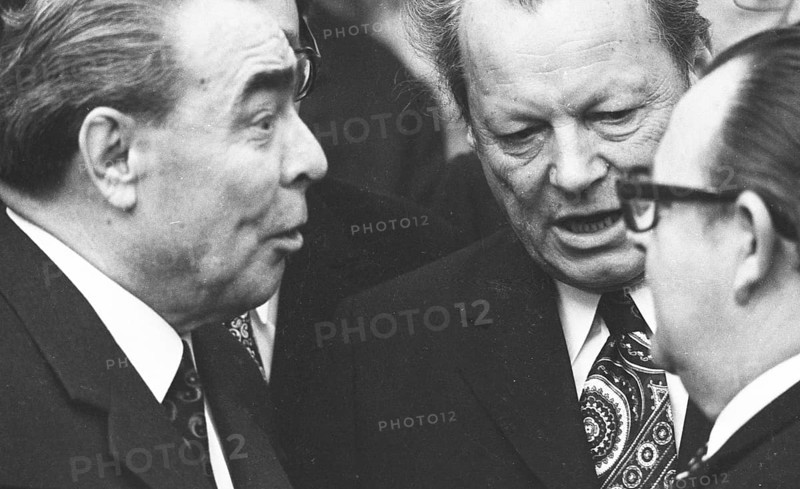 The visit of the Soviet head of state and party leader Leonid Brezhnev to Bonn from 18-22 May 1973 was a step towards easing tensions in East-West relations by Willy Brandt