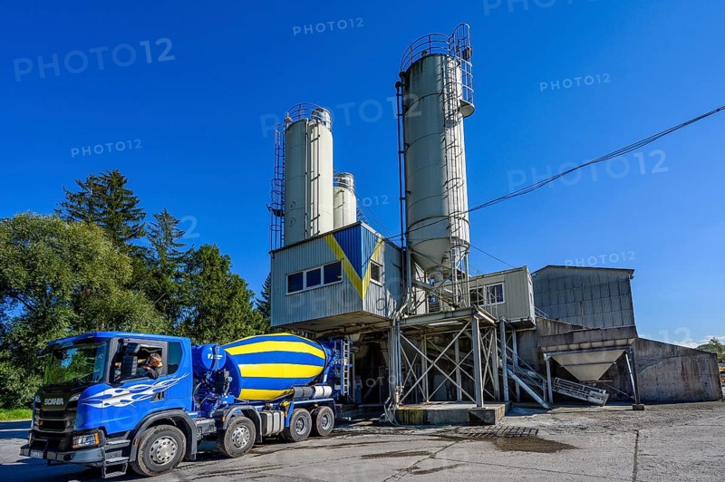 Steel silos and truck mixer