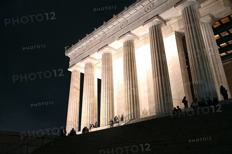 Lincoln Memorial on the National Mall at night