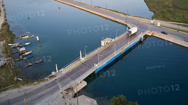 Closed swing bridge