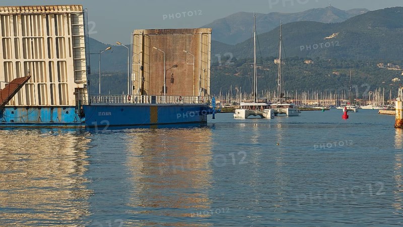 Open swing bridge