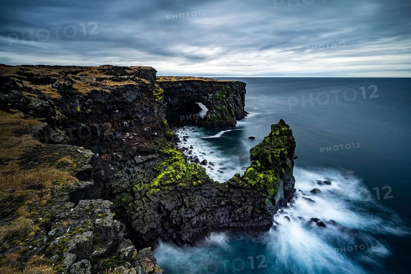 Cliff with rock formations near Oendverdarnes