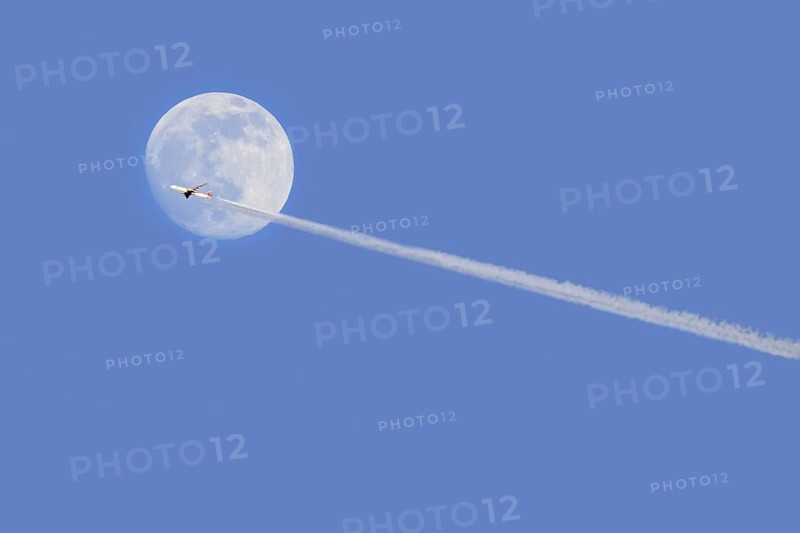 Commercial airliner