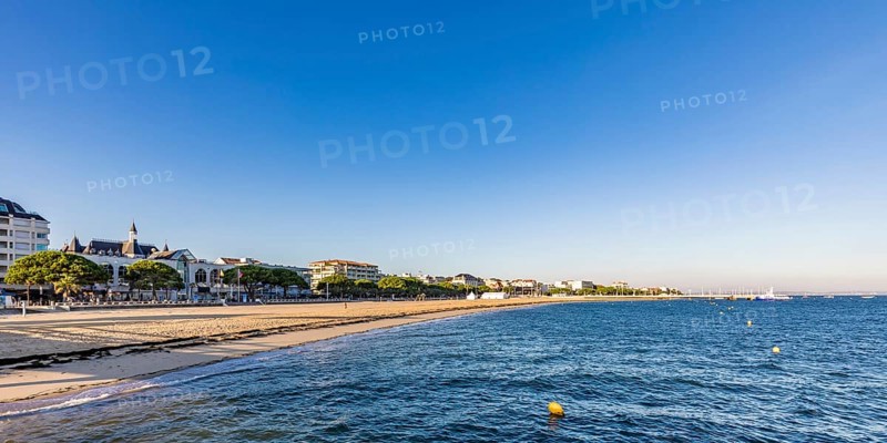 Arcachon beach and promenade