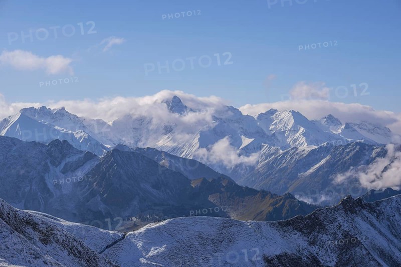 View from the Hoefatsblick station on the Nebelhorn to Hoefats