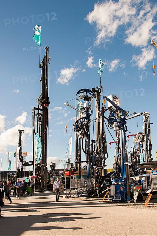Rotary drilling rigs