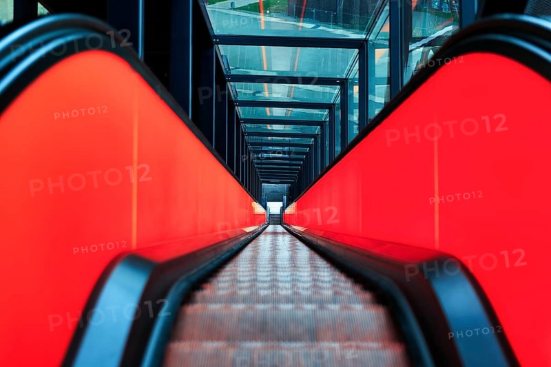 Escalator downwards