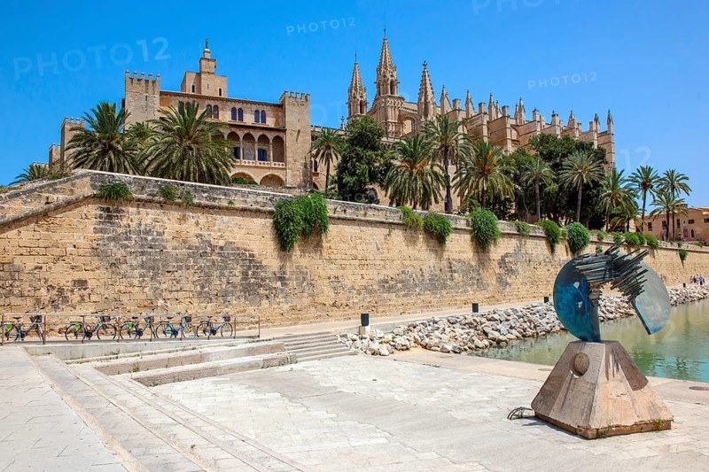 Left Alcazar Real Palazzo Reale dell Almudaina