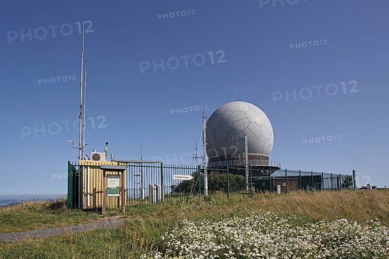 Radome sphere with measuring station