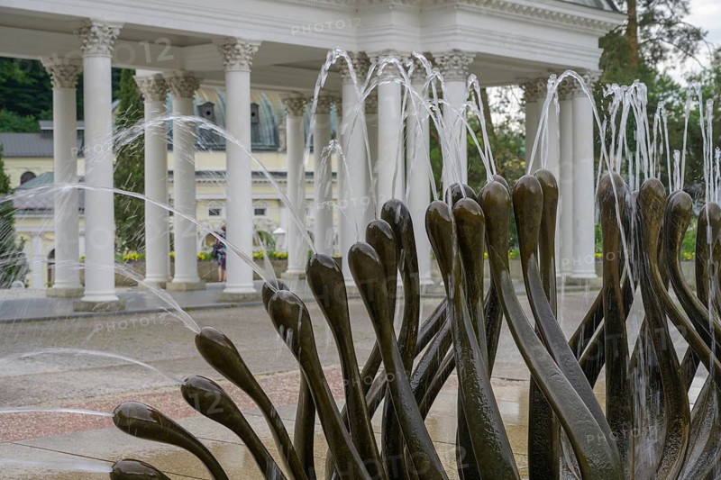 Water feature and Kolonada Karolinina a Rudolfova pramene