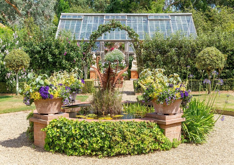 Greenhouse in Glasshouse Garden