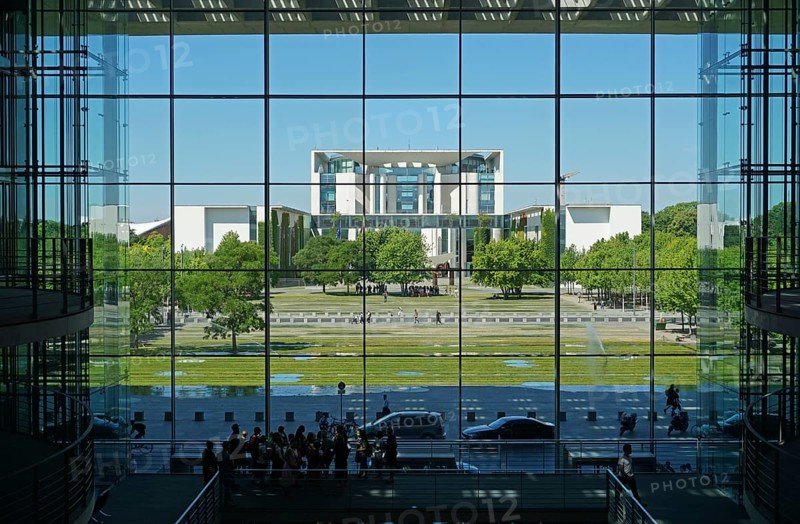 View from the atrium in the Paul Loebe House through glass facade onto the Federal Chancellery