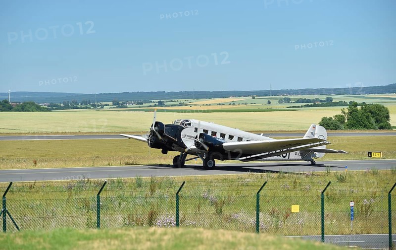 Propeller plane