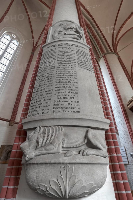 Column with a memorial inscription of those killed in the First World War 1914-1918