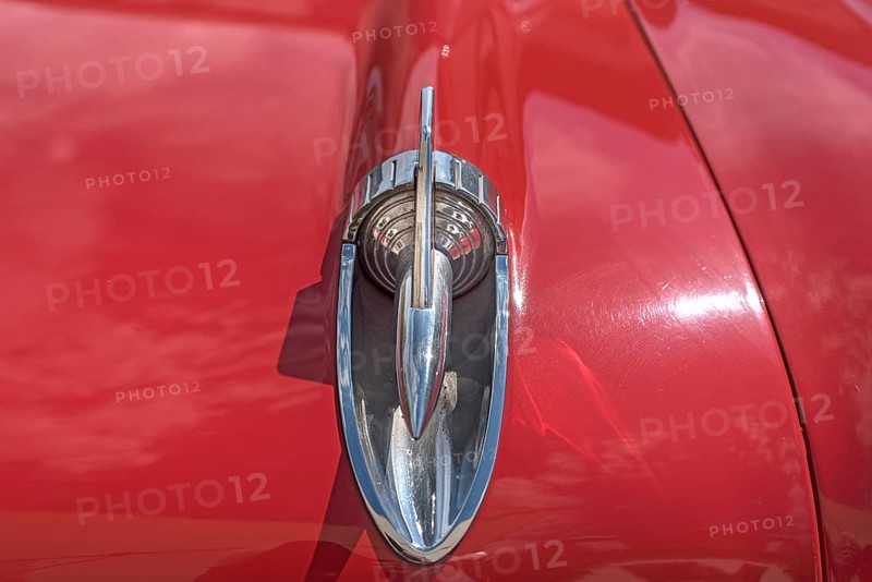 Decoration on the radiator bonnet of the Chevrolet Belair