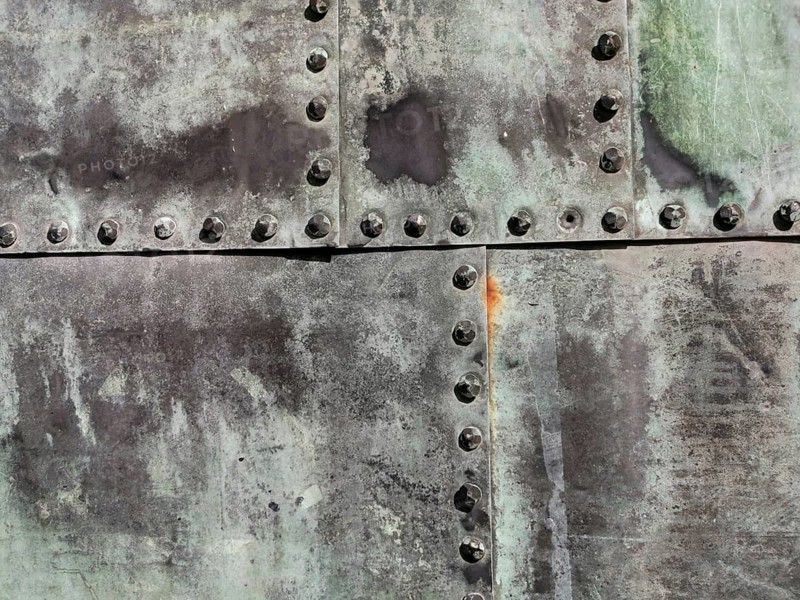 Metal fitting of the door