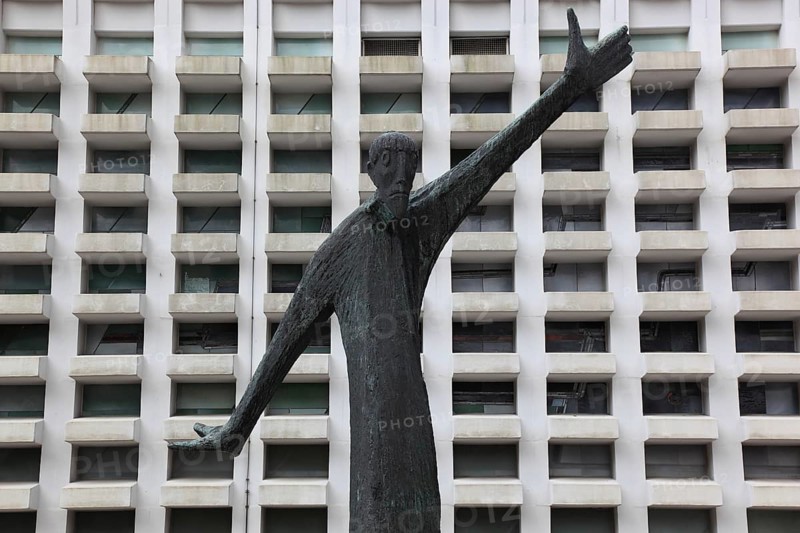 Statue The Admonisher