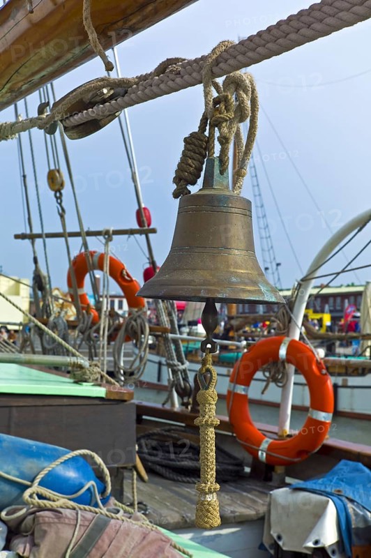 Ship's bell of the Gaffelketsch Rakel
