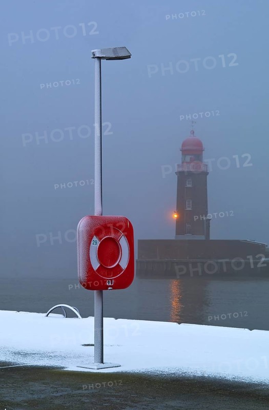 Lighthouse at the mouth of the river Geese in Bremerhaven in the fog