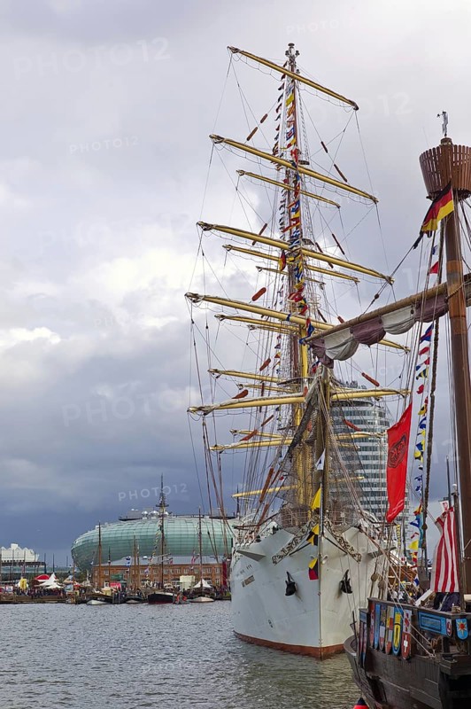The Dar Mlodziezy in the harbour