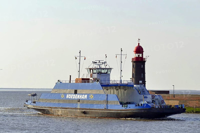 Ferry entering the mouth of the River Geese