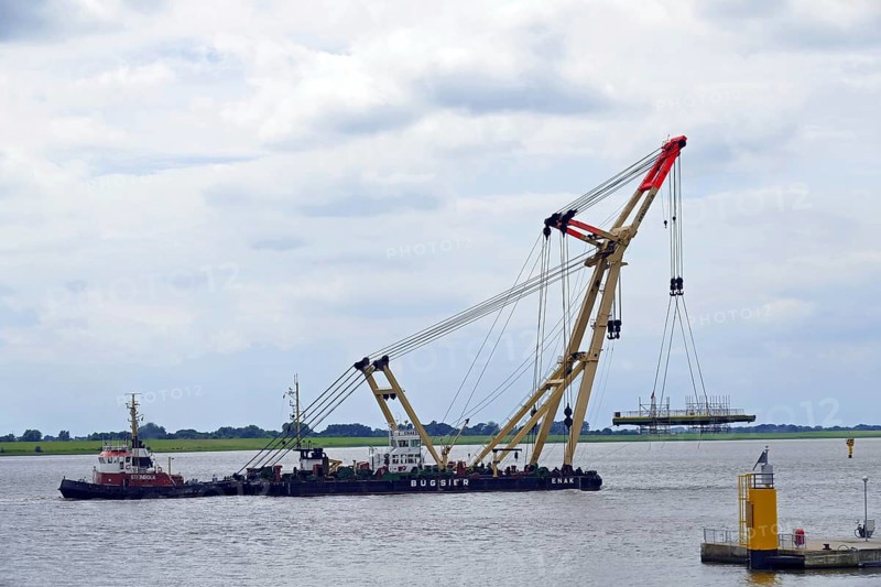 Floating crane Enak on the Weser