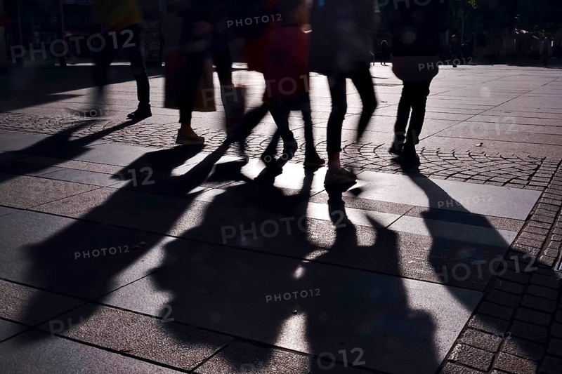 Hustle and bustle in the big city in the pre-Christmas period