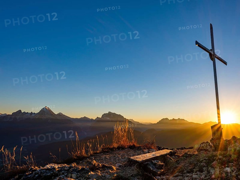 Rauher Kopf summit cross at sunset