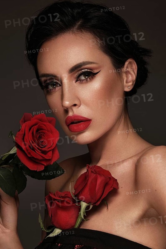 Beautiful brunette woman iwith a classic make-up