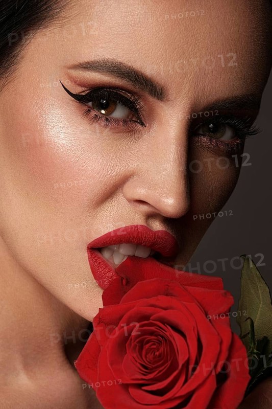 Beautiful brunette woman iwith a classic make-up