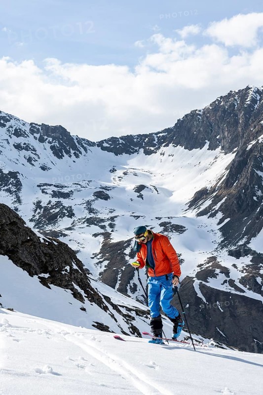 Search for buried subjects with the avalanche transceiver