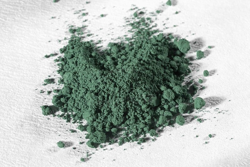 Isomerism showing color shift in trans tetramminedichlorocobalt III chloride powder