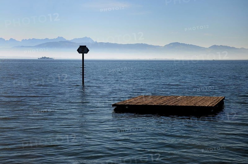 Bathing raft at the Lindau lido