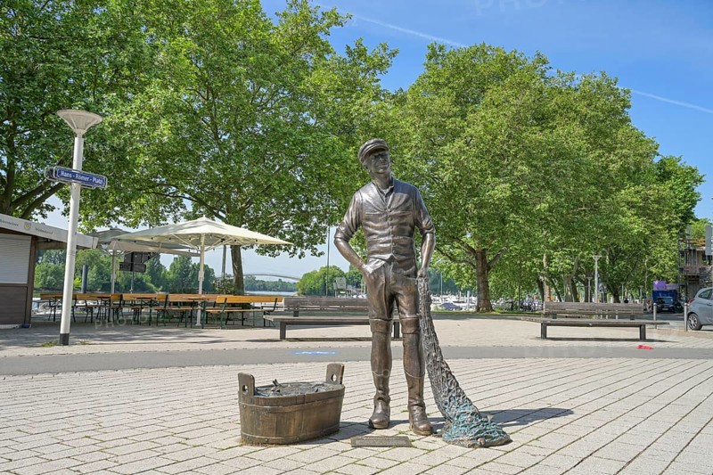 Bronze sculpture Scheerstaaner Stifterabbeler