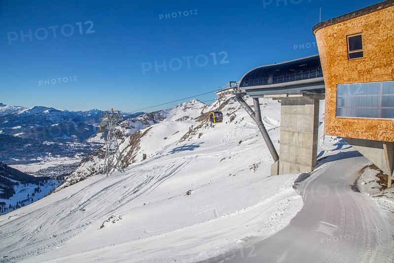 The new small gondola lift shortly in front of the top station