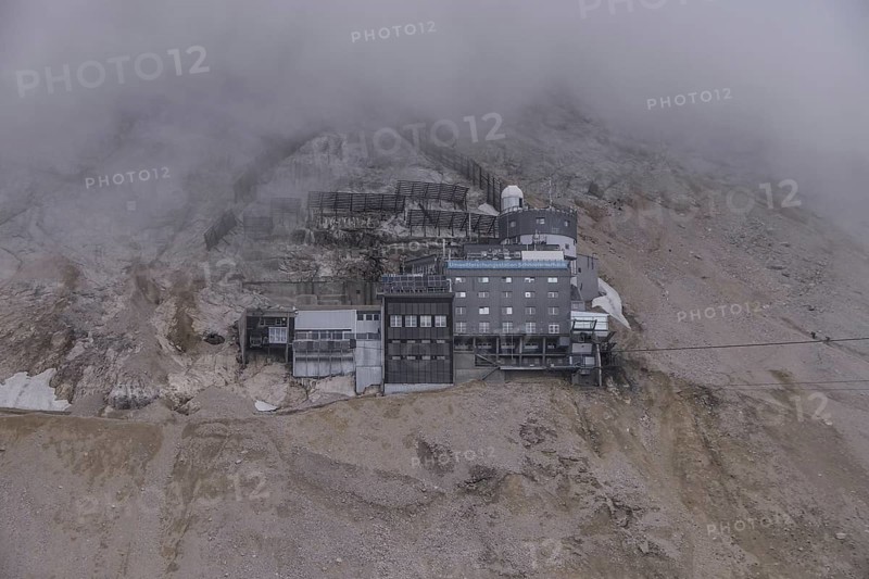 Schneefernerhaus in the fog