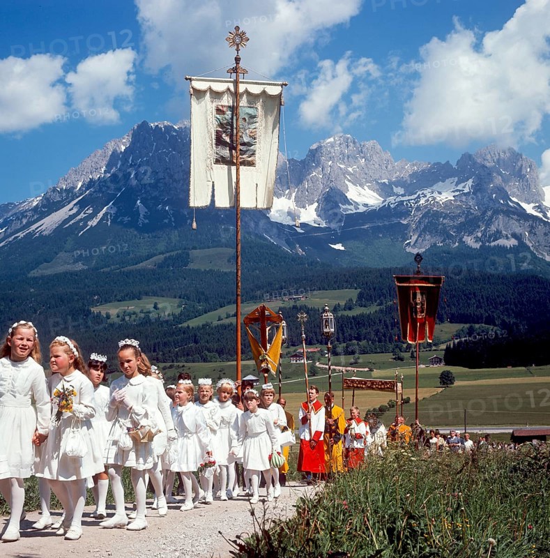 Corpus Christi procession in front of the Wilder Kaiser