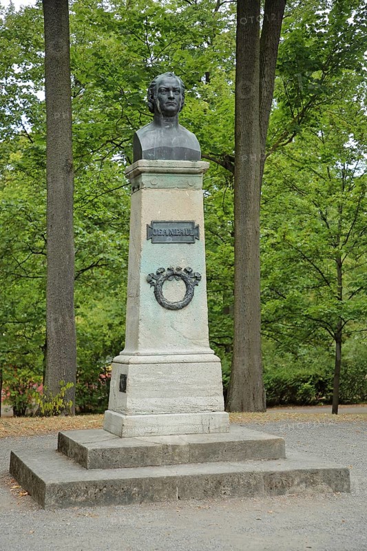 Jean Paul Monument
