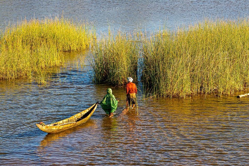 Fishermen on the Manakara river