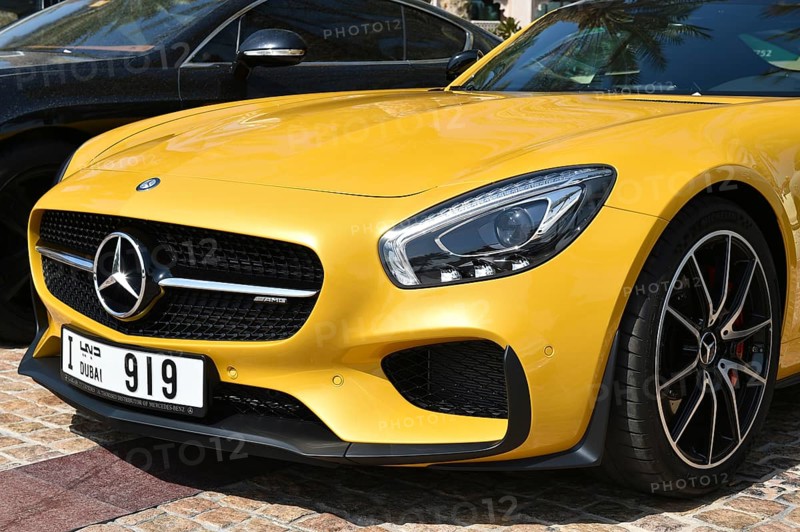 Mercedes at the entrance of the Madinat Jumeirah Resort in Dubai