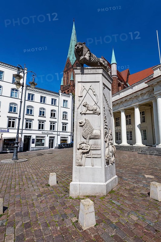 Market square before the Schwerin cathedral