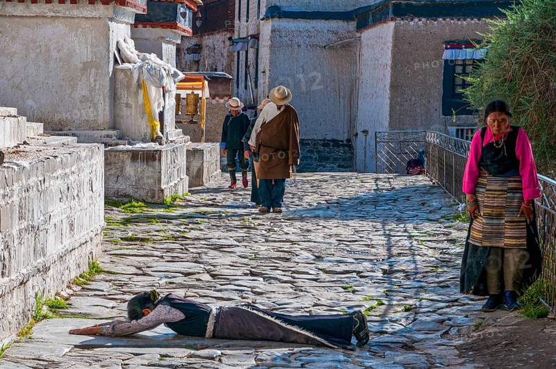 Pilgrim while praying in the Tashilhunpo monastery