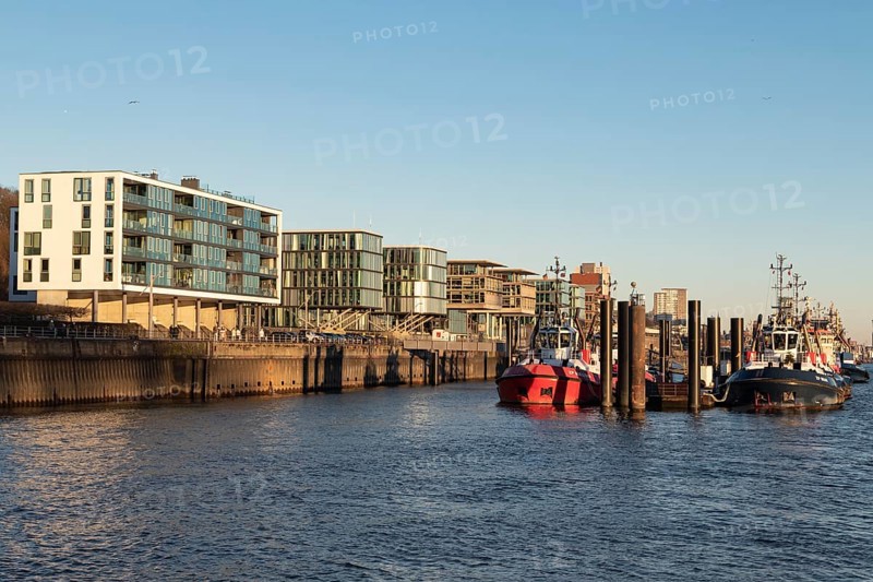 Tugboats in the evening light at the New Tugboat Bridge in the harbour near Oevelgoenne