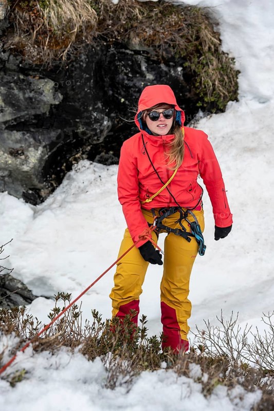 Exercise in crevasse rescue for ski tours