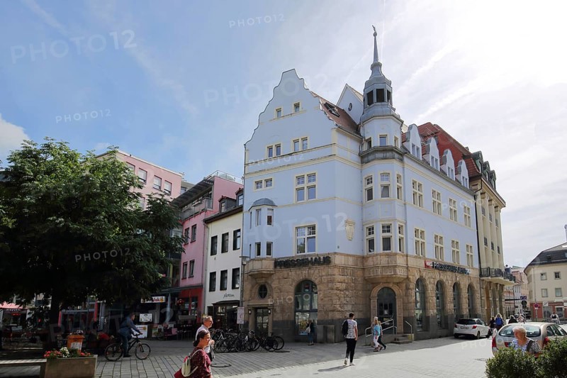Press house and pedestrians at the Holzmarkt