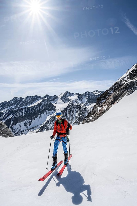 Ski tourers at Lisenser Ferner