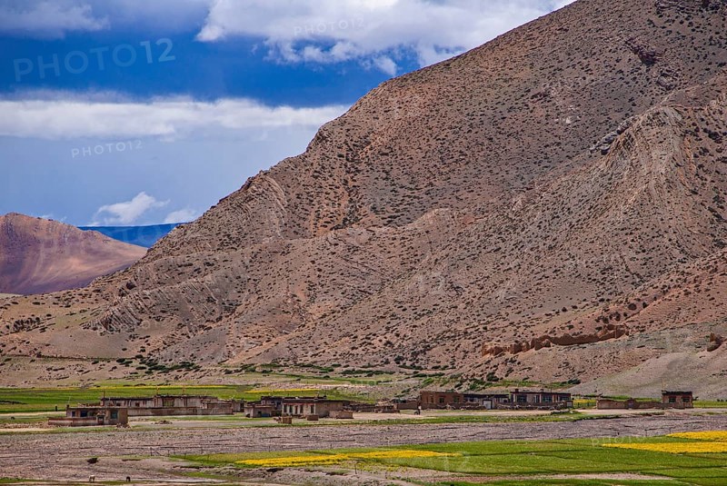 Open wide scenery in Tibet along the southern route into Western Tibet